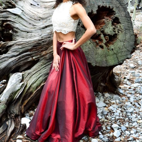 JJs House Dresses & Skirts - 2 piece ball gown